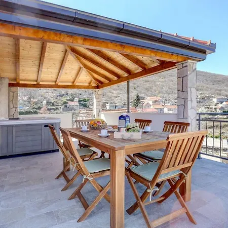 Guest house Rustic Stone House Bajeli With Jacuzzi
