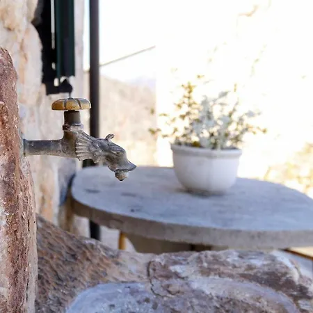 게스트하우스 Rustic Stone House Bajeli With Jacuzzi 4*