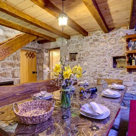 게스트하우스 Rustic Stone House Bajeli With Jacuzzi 4*