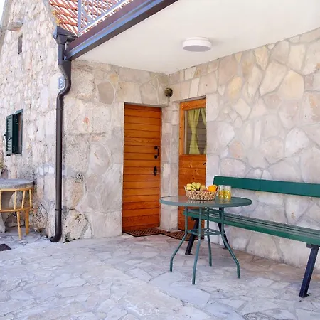 게스트하우스 Rustic Stone House Bajeli With Jacuzzi