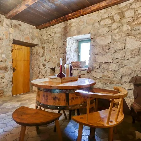 게스트하우스 Rustic Stone House Bajeli With Jacuzzi Zagvozd