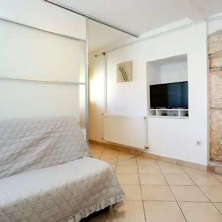 Rustic Stone House Bajeli With Jacuzzi 4*