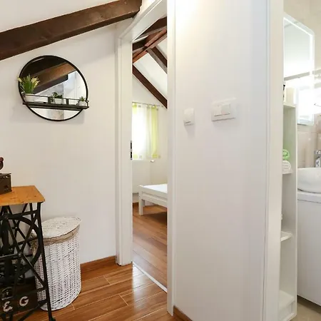 Rustic Stone House Bajeli With Jacuzzi 4*