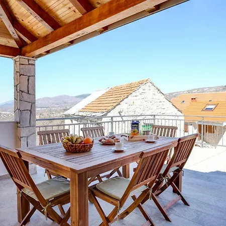 בית הארחה Rustic Stone House Bajeli With Jacuzzi Zagvozd