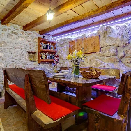 בית הארחה Rustic Stone House Bajeli With Jacuzzi 4*