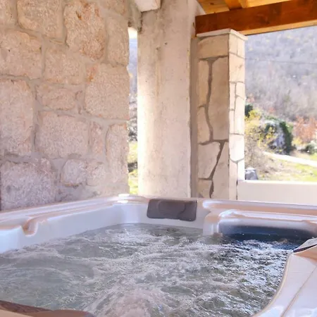 בית הארחה Rustic Stone House Bajeli With Jacuzzi 4*